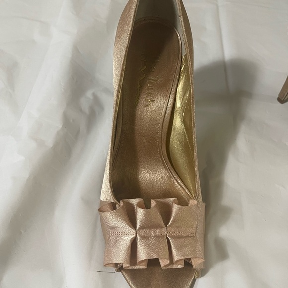 The Tough of Nina Women’s size 8 gold - Picture 3 of 10